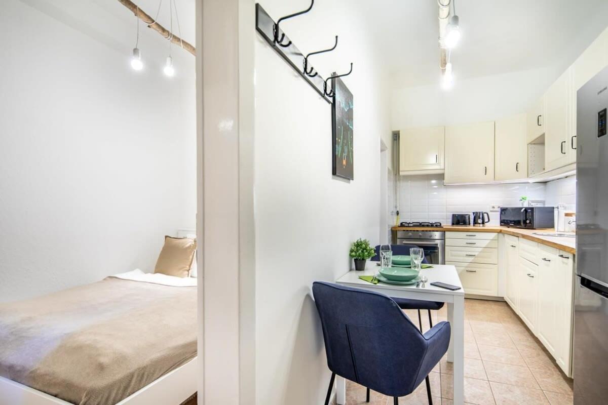 Convenient Apartment At Gastro Driven Location Budapest Esterno foto