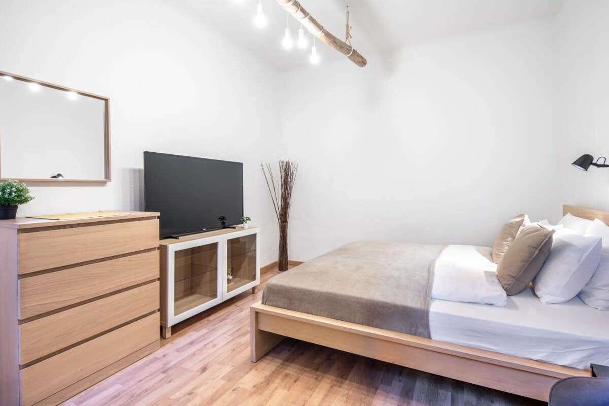 Convenient Apartment At Gastro Driven Location Budapest Esterno foto