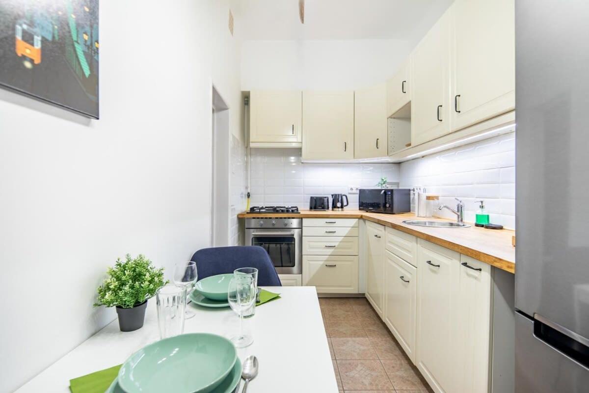 Convenient Apartment At Gastro Driven Location Budapest Esterno foto