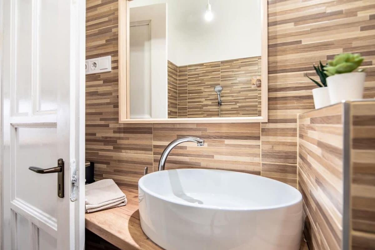 Convenient Apartment At Gastro Driven Location Budapest Esterno foto