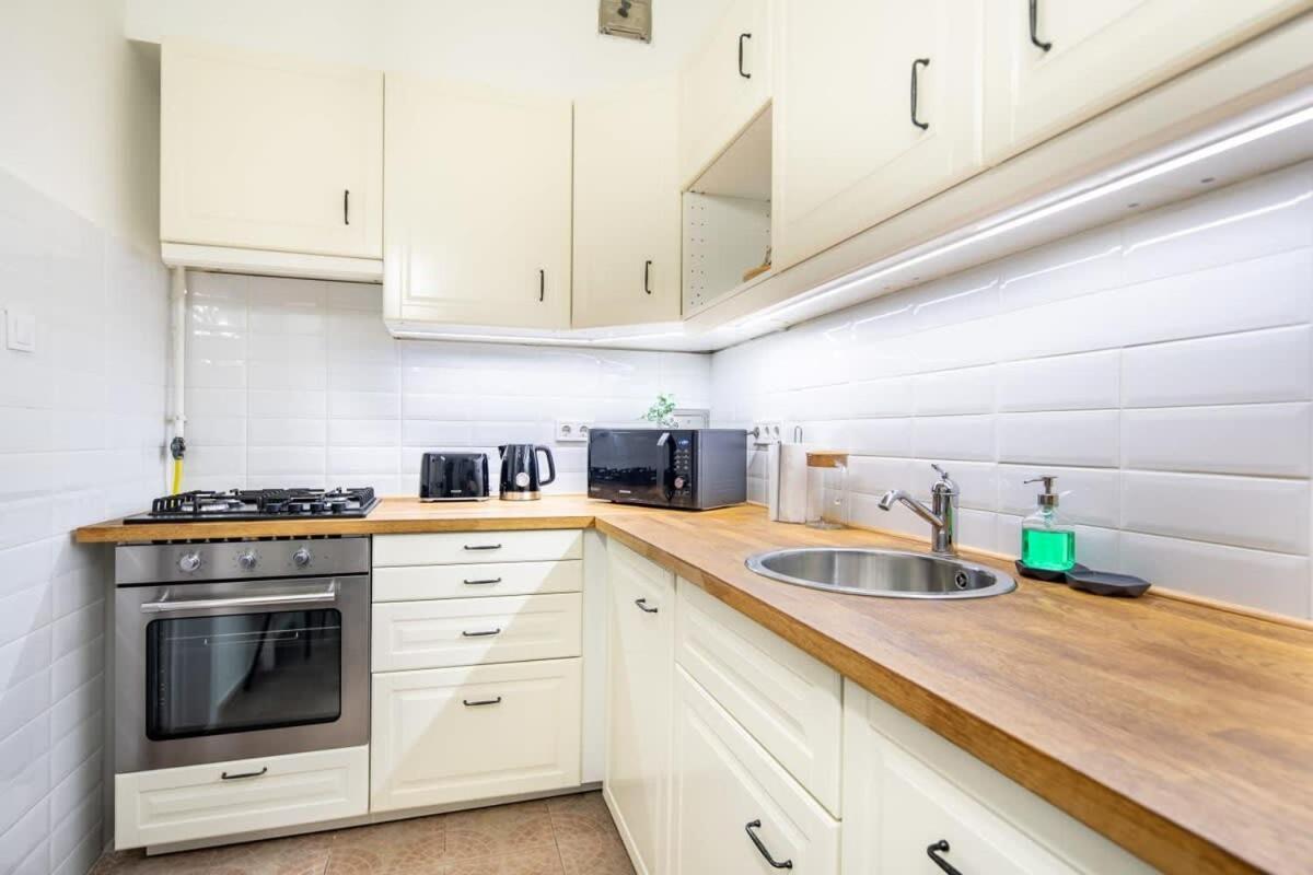 Convenient Apartment At Gastro Driven Location Budapest Esterno foto